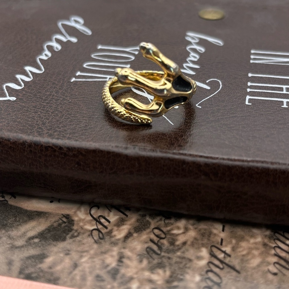 Vintage Gold Skeleton Hand Wrap Ring Gothic Halloween Punk Statement Size 7.5 - Picture 2 of 6